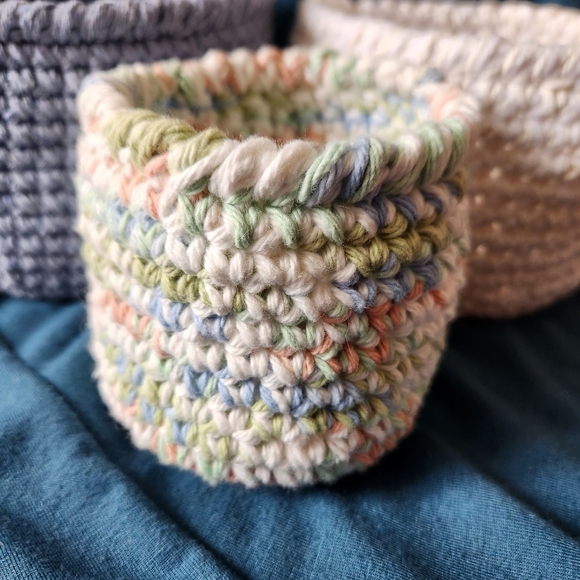 Handmade crochet nesting baskets - Picture 5 of 6